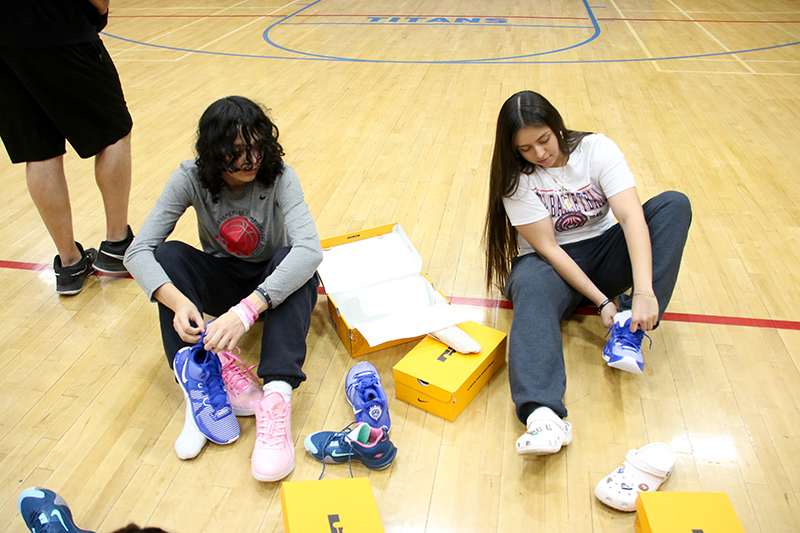 2 girls trying on their sneakers